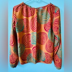 NWOT Hecho a Mano Brand blouse swirling geometric pattern L